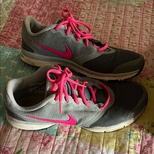 Nike Women's Athletic Shoes in Gray and Pink